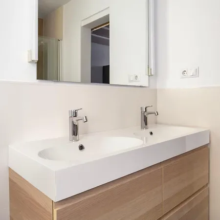 Apartment Blueground Sarria Nr Old Town Bcn-103 *