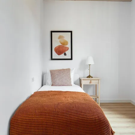 Blueground Sarria Nr Old Town Bcn-103 Apartment *