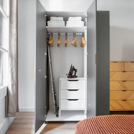 Blueground Sarria Nr Old Town Bcn-103 Apartment